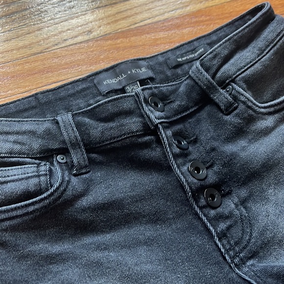 Kendall + Kylie Jean Shorts / 3/26 / The Hipster Short - Picture 2 of 8